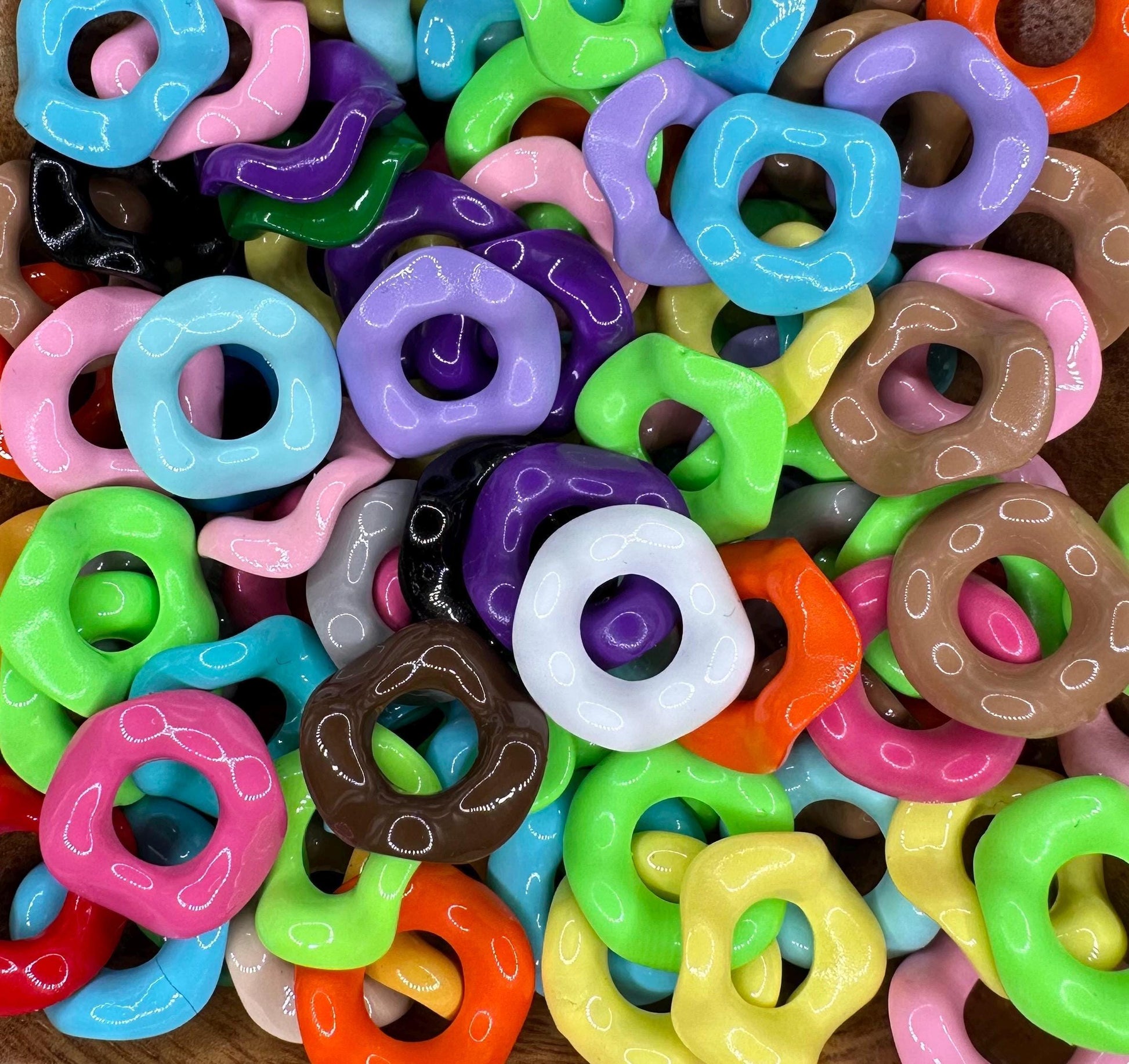 Acrylic Solid Color Mix Wavy 15mm Spacers