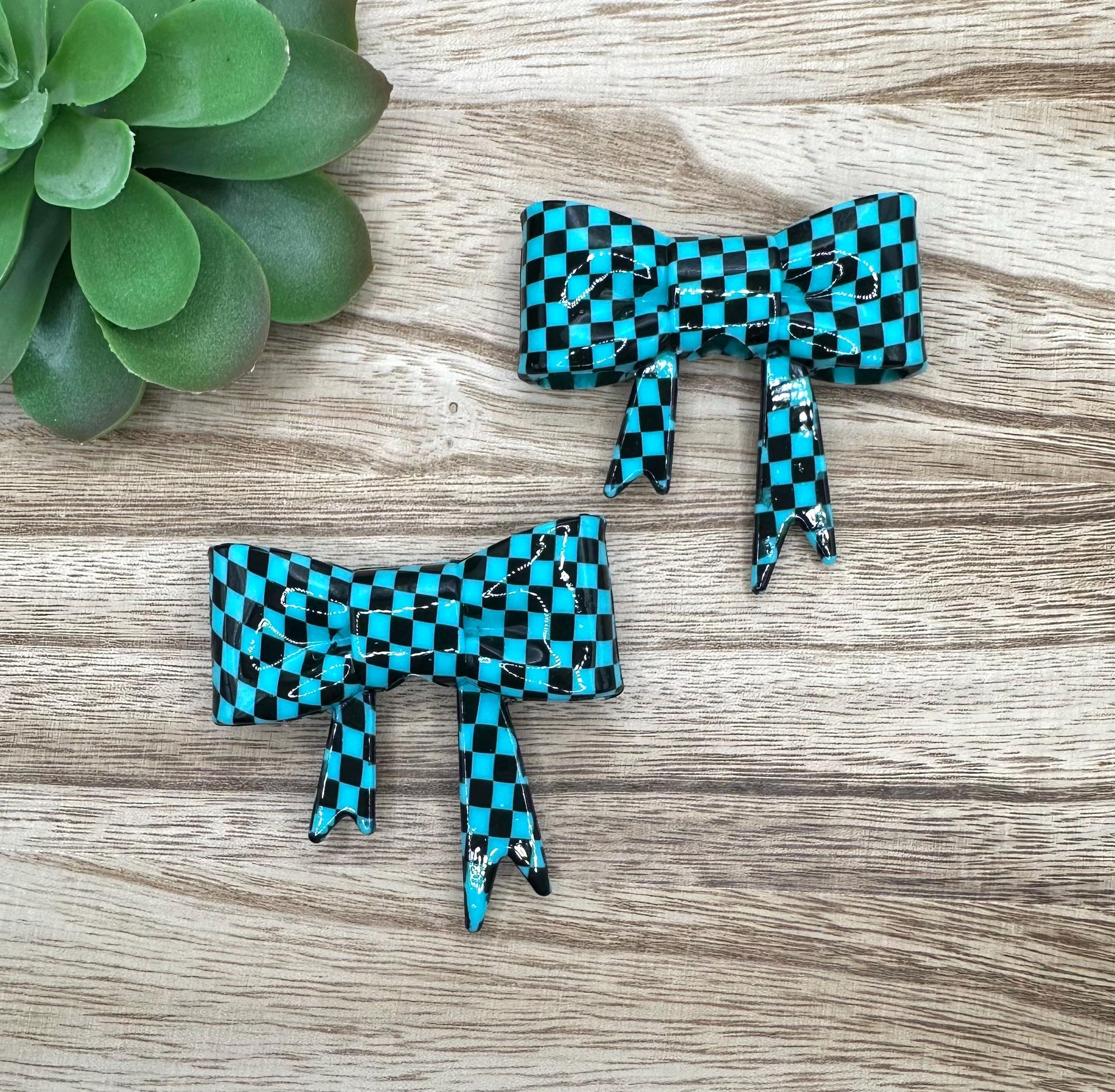 Turquoise Checker Glossy Bow Focal/Straw Topper: Food-Grade Silicone Dust Cover