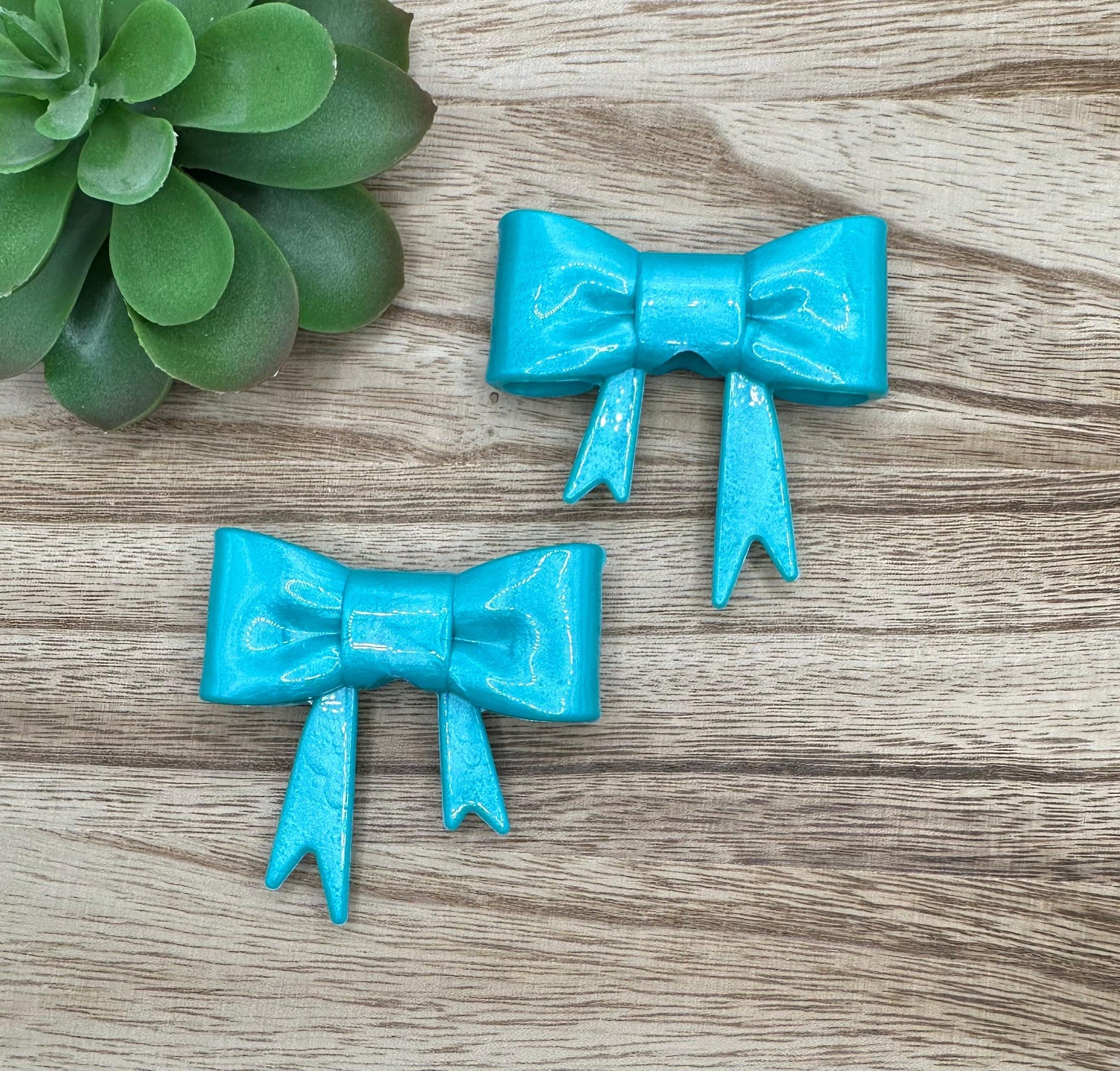 Teal Pearl Glossy Bow Focal/Straw Topper: Food-Grade Silicone Dust Cover