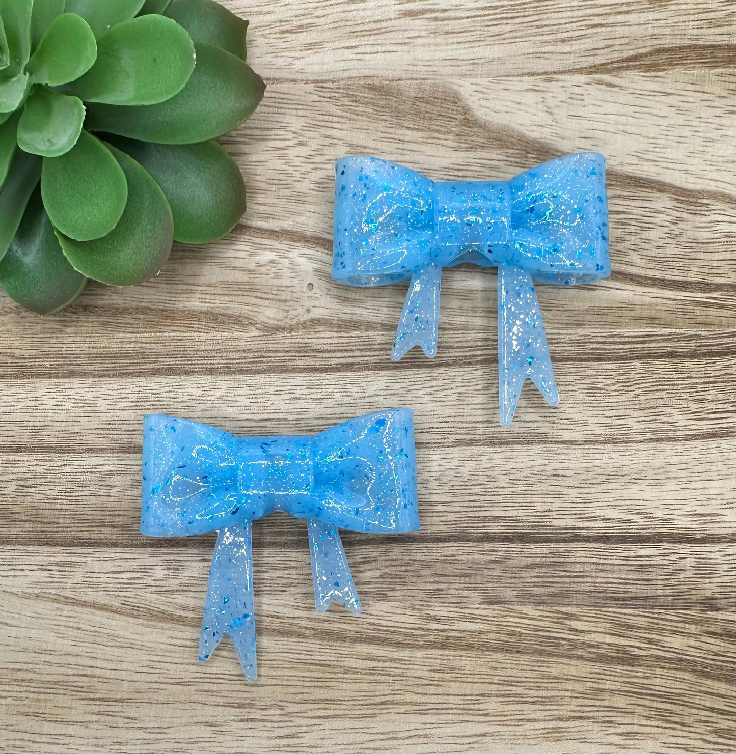 Chunky Glitter Blue Glossy Bow Focal/Straw Topper: Food-Grade Silicone Dust Cover