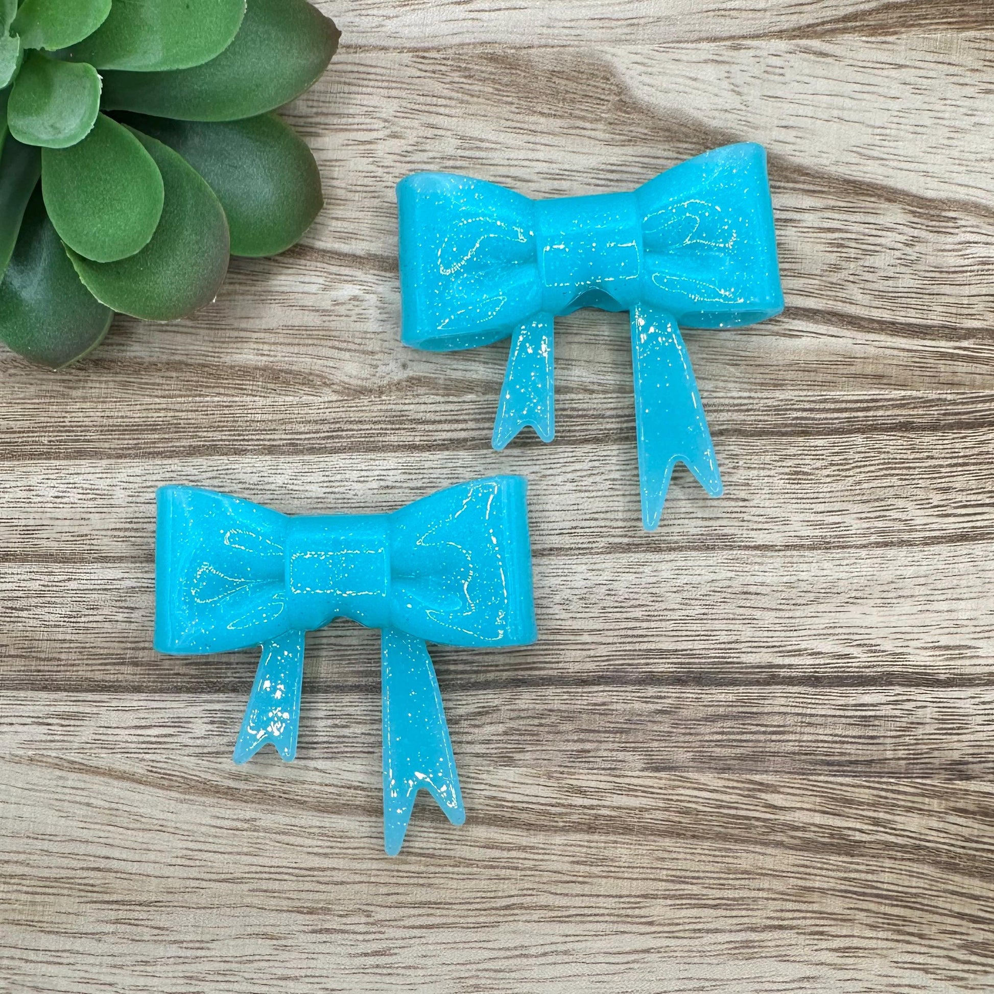 Chunky Glitter Turquoise Glossy Bow Focal/Straw Topper: Food-Grade Silicone Dust Cover