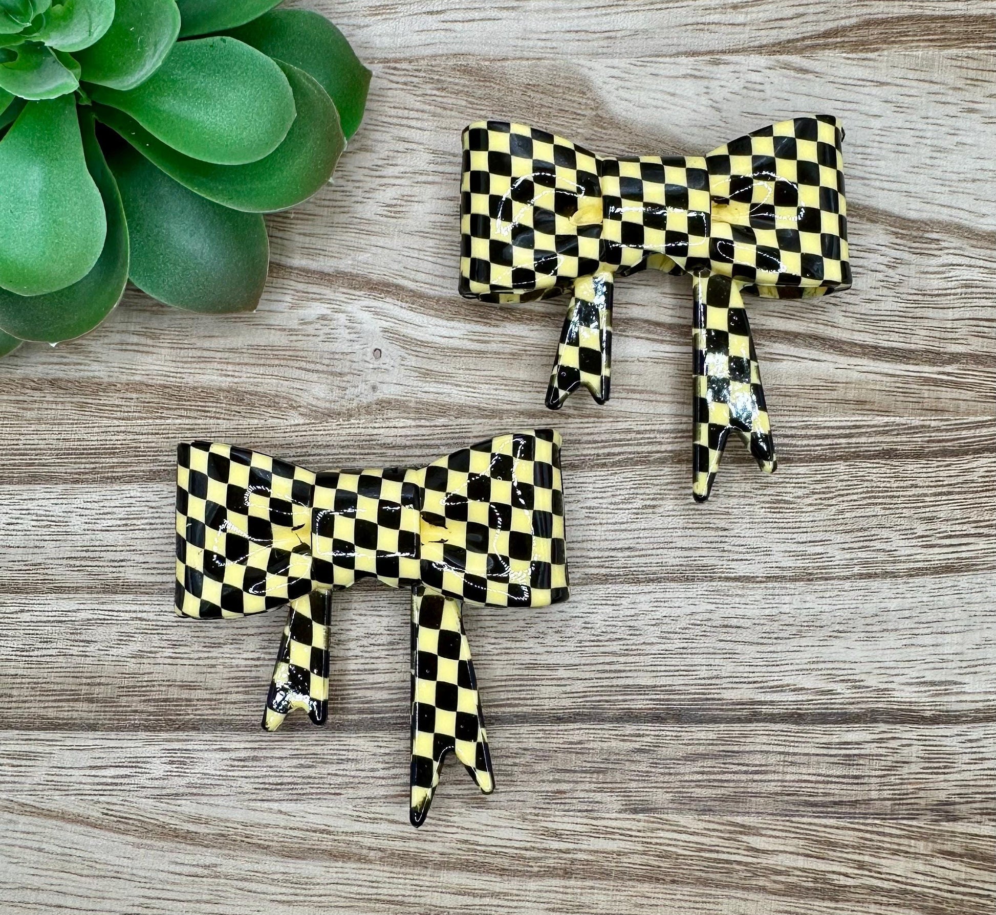 Yellow Checker Glossy Bow Focal/Straw Topper: Food-Grade Silicone Dust Cover